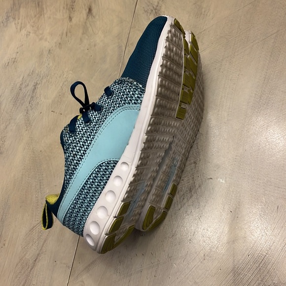 Womens Puma Mesh Running Sneakers Size 7 - Picture 4 of 5